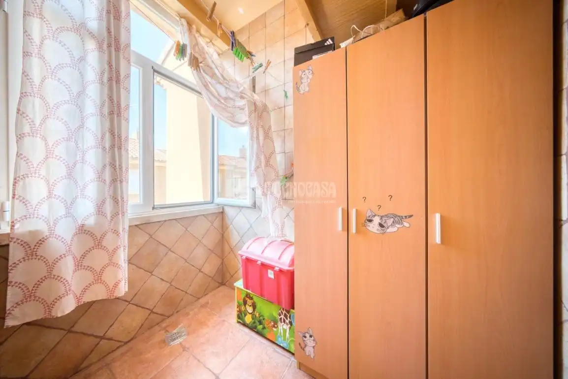 Habitación de Casa adosada en venta en Aldeamayor de San Martín con Calefacción y Jardín privado