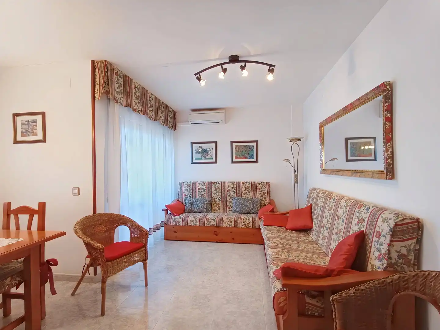 Sala de estar de Piso en venta en Sant Pere Pescador con Aire acondicionado, Terraza y Amueblado