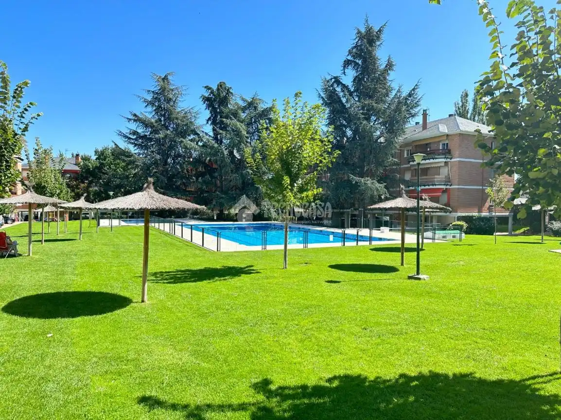 Vista exterior de Piso en venta en Galapagar con Calefacción y Terraza
