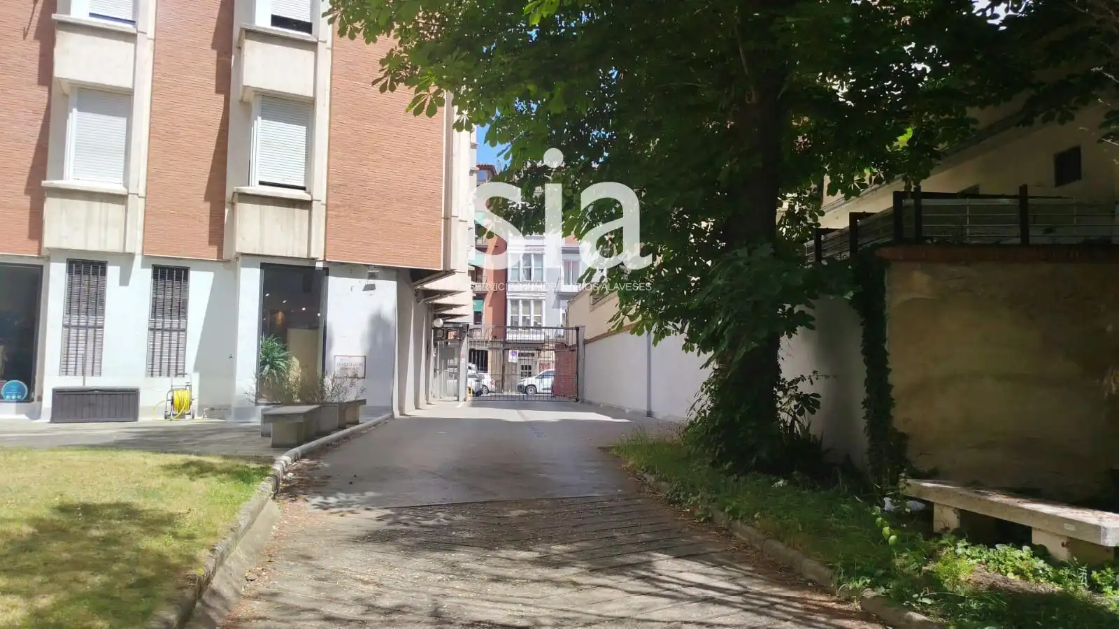 Außenansicht von Wohnung zum Verkauf in Vitoria - Gasteiz mit Heizung, Abstellraum und Möbliert