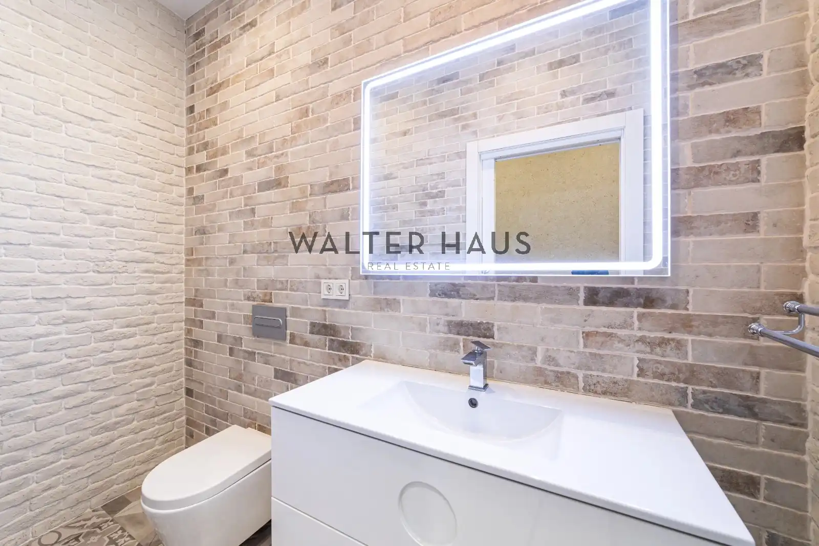 Baño de Dúplex en venta en Madrid con Calefacción, Horno y Lavadora