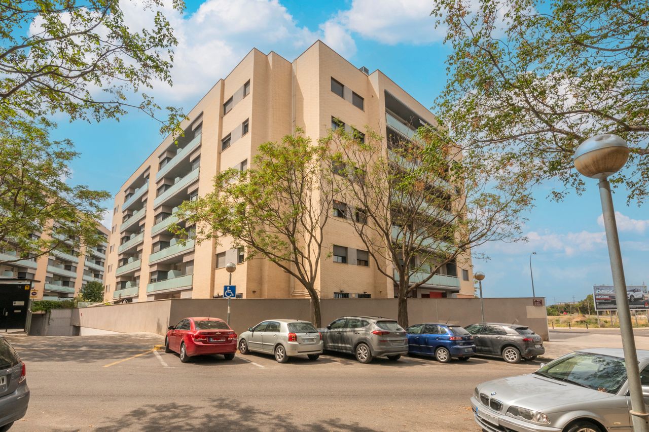 Exterior view of Flat for sale in  Lleida Capital  with Parquet flooring, Terrace and Storage room