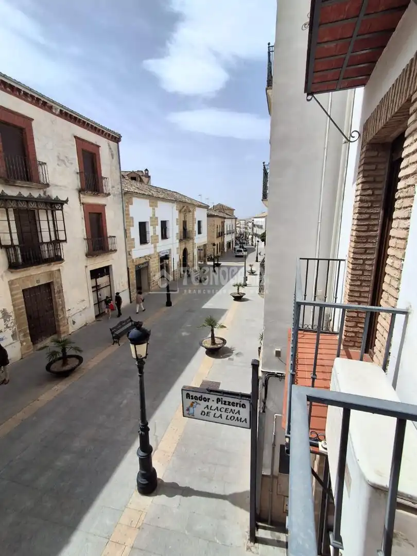 Vista exterior de Pis en venda en Baeza amb Aire condicionat, Calefacció i Terrassa