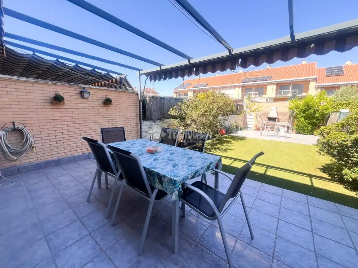 Casa aparellada amb piscina en venda a La Dehesa - El Pinar, imagen 4
