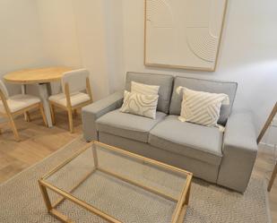 Sala d'estar de Apartament de lloguer en  Madrid Capital amb Aire condicionat, Calefacció i Moblat