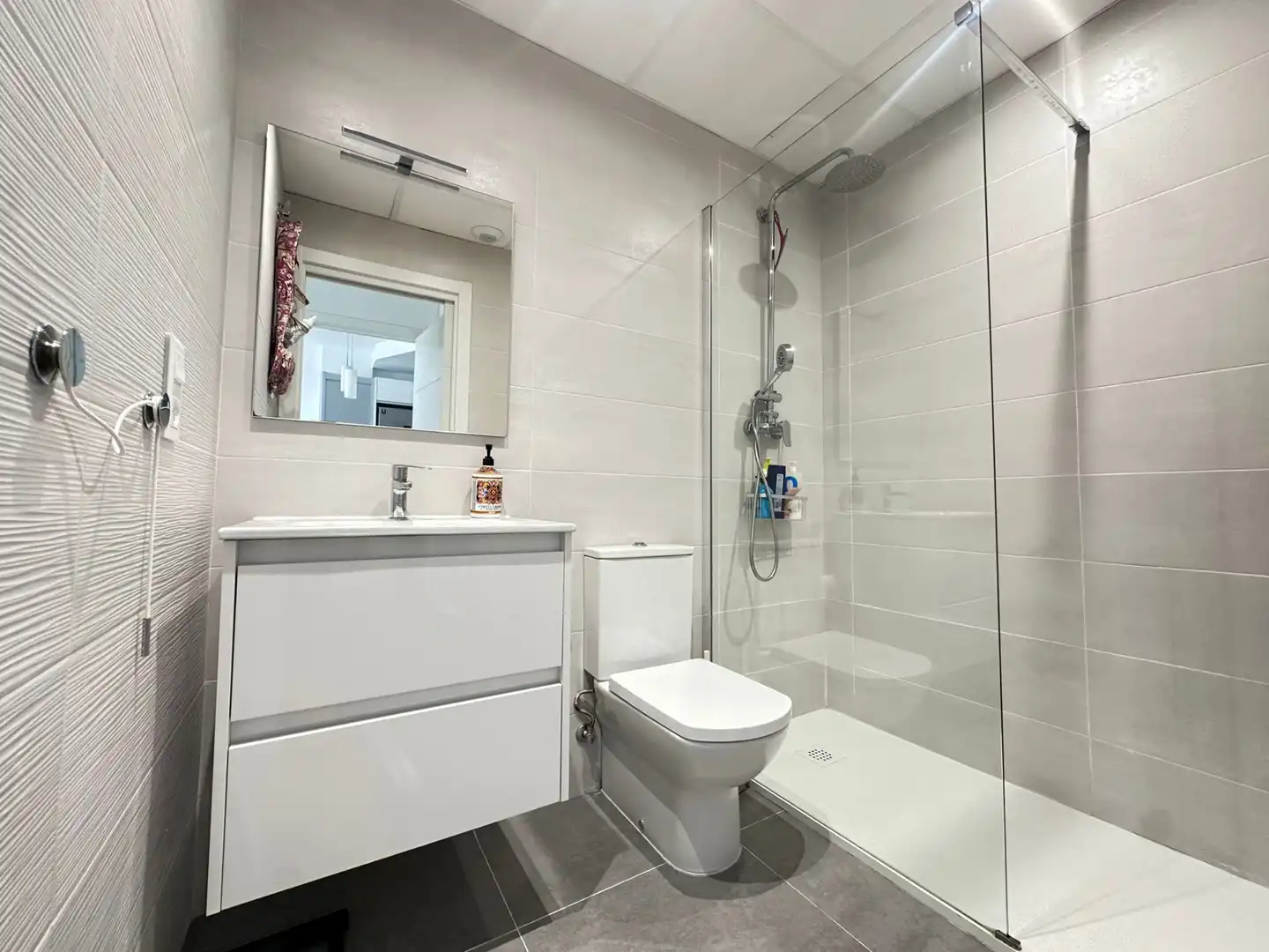 Bany de Apartament de lloguer en Daimús amb Moblat, Balcó i Piscina comunitària