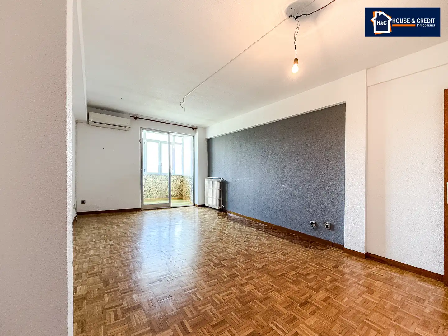 Living room of Flat for rent in Madrid  with Air Conditioner, Heating and Parquet flooring