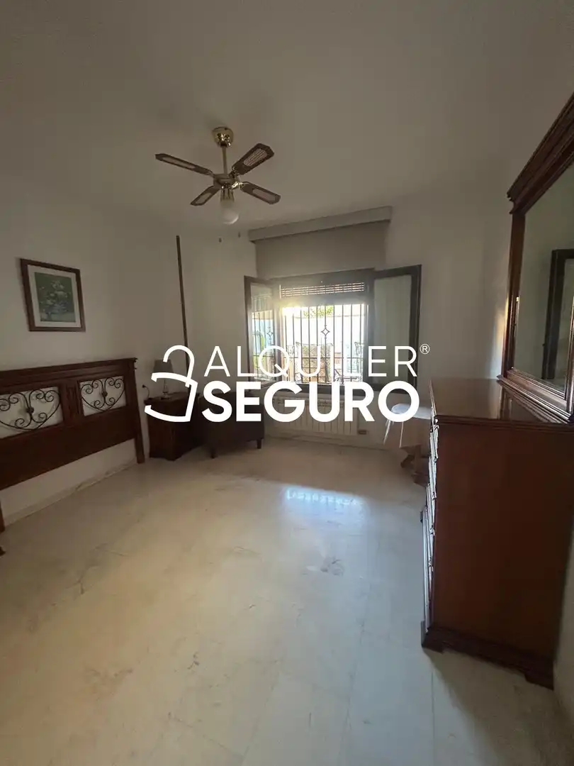 Schlafzimmer von Wohnung zur Miete in La Zubia mit Klimaanlage, Heizung und Terrasse