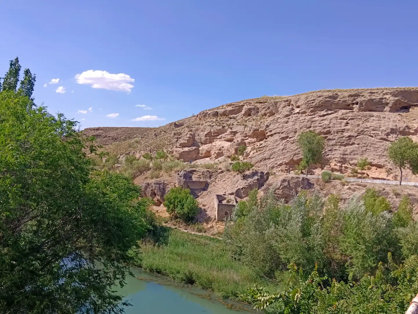 Vista exterior de Casa o xalet en venda en Illana amb Jardí privat, Terrassa i Piscina