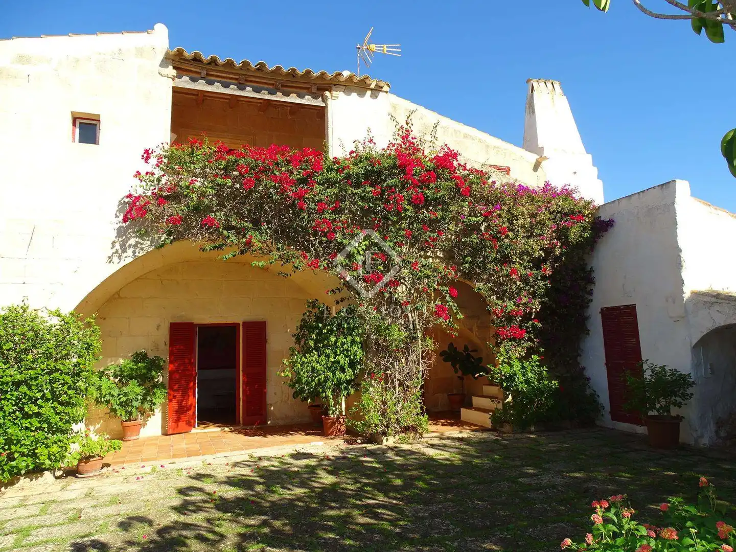 Country homes for sale in Cala Blanca