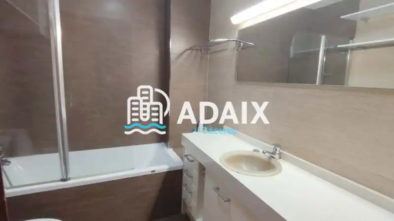Bathroom of Flat for rent in Cáceres  with Air Conditioner, Heating and Terrace