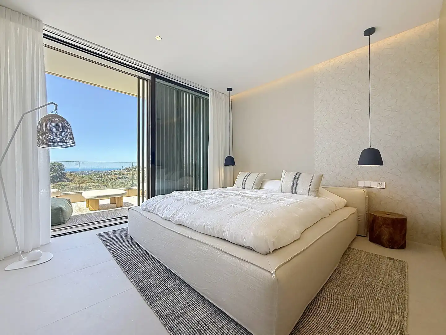 Bedroom of Apartments for sale in Benahavís  with Air Conditioner, Terrace and Storage room