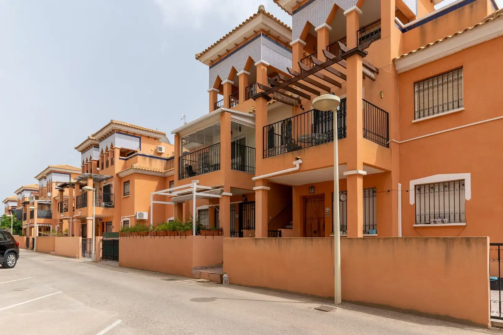 Vista exterior de Dúplex en venda en Orihuela amb Aire condicionat, Jardí privat i Terrassa