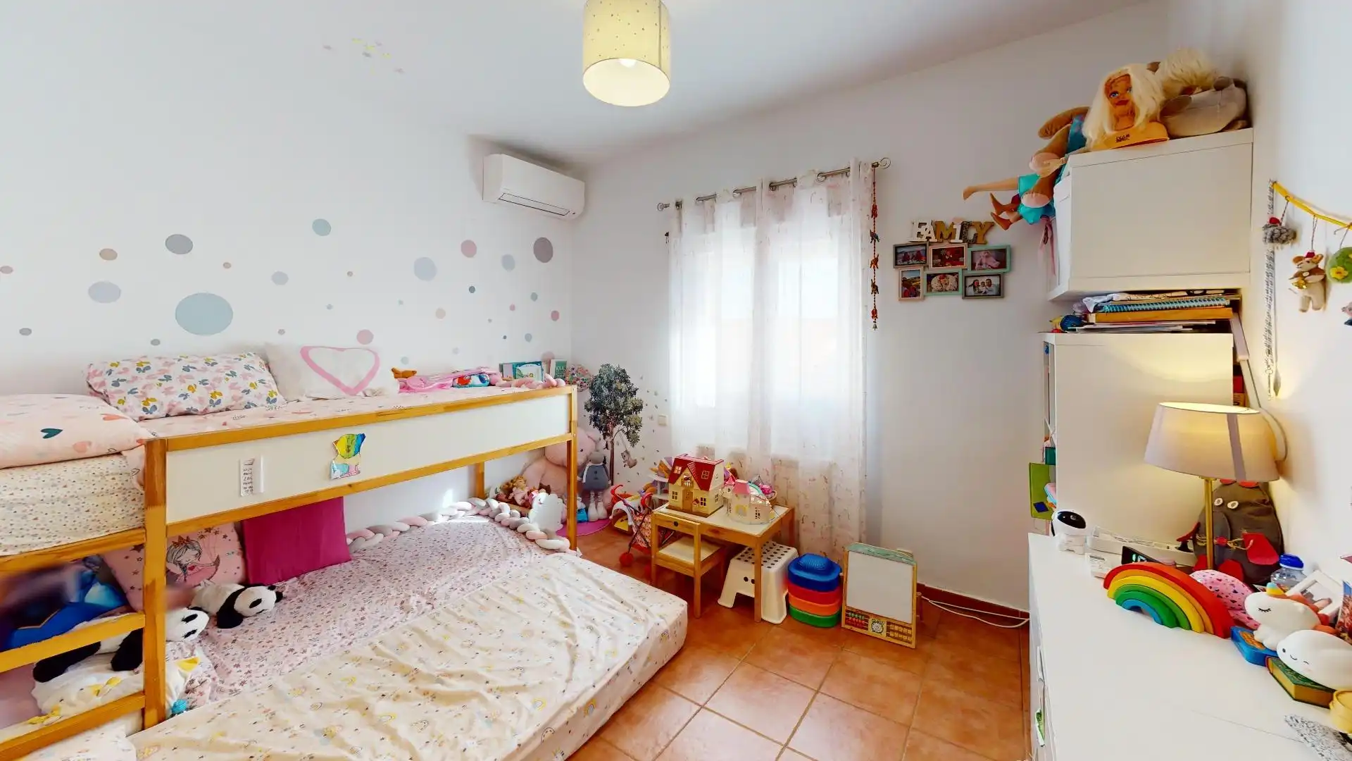 Habitación de Casa o chalet en venta en El Molar (Madrid) con Aire acondicionado, Calefacción y Jardín privado