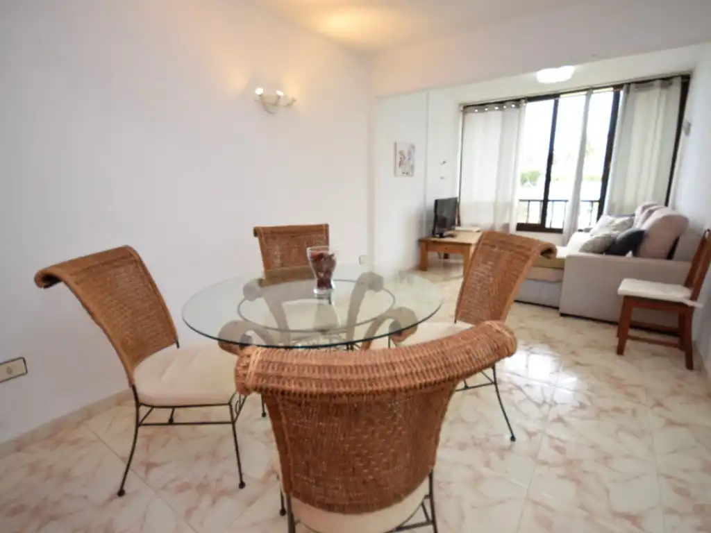 Wohnung zur Miete in Calle Luis Rodríguez Figueroa, Zona Botánico