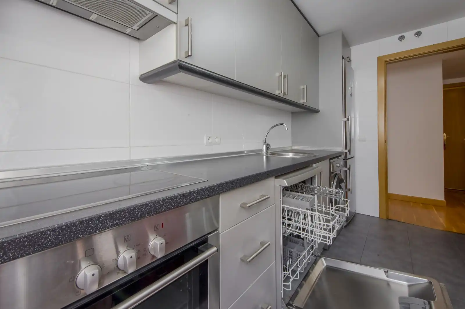 Kitchen of Flat for rent in Madrid  with Air Conditioner, Heating and Storage room
