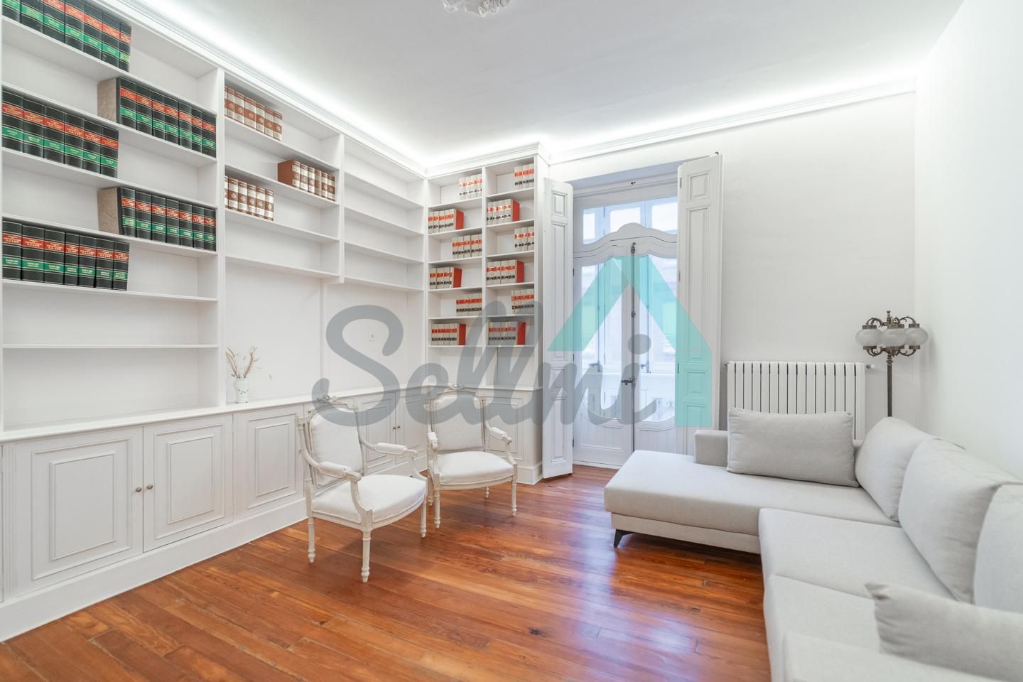 Living room of Flat to rent in Gijón   with Heating, Parquet flooring and Furnished