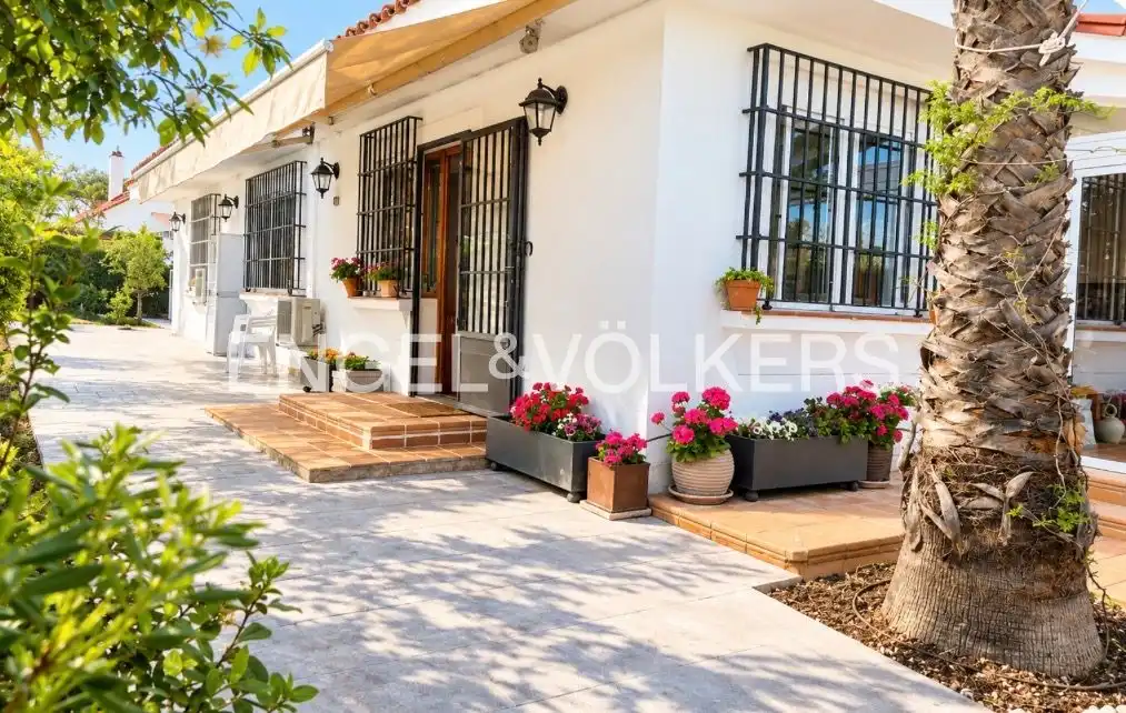 Vista exterior de Casa o xalet en venda en Boadilla del Monte amb Aire condicionat, Calefacció i Jardí privat