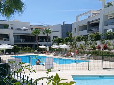 Baixos amb piscina de lloguer a Selwo