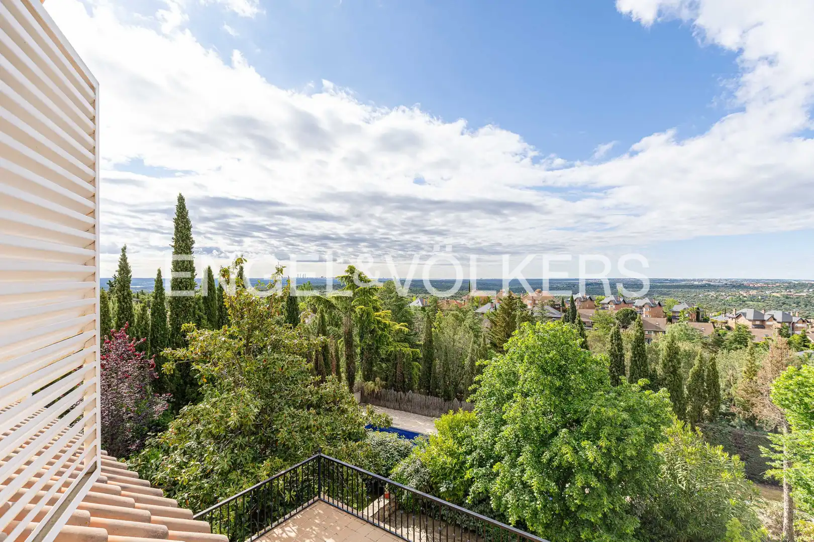 Vista exterior de Casa o xalet en venda en Torrelodones amb Calefacció, Jardí privat i Terrassa