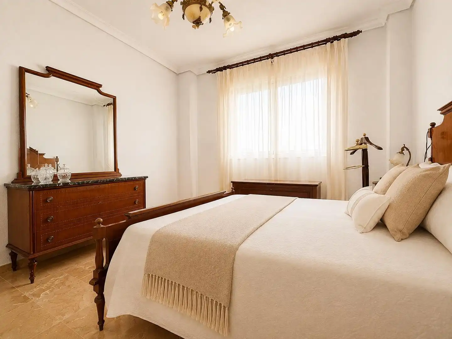 Schlafzimmer von Wohnung zum Verkauf in Córdoba mit Heizung, Privatgarten und Terrasse