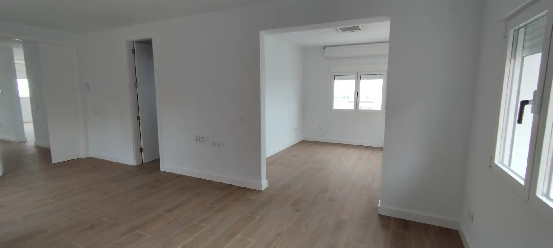 Büro zur Miete in Las Palmas de Gran Canaria mit Klimaanlage, Terrasse und Balkon