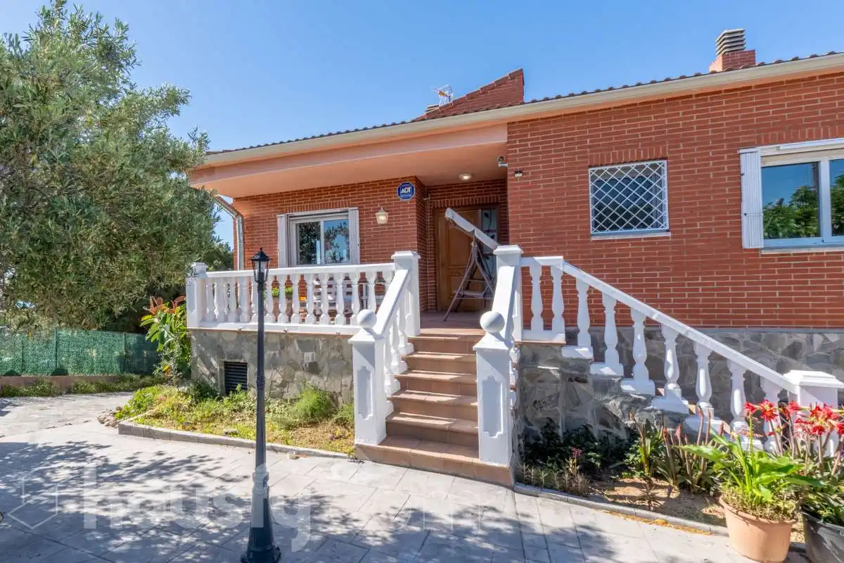 Vista exterior de Casa o chalet en venta en Cunit con Calefacción, Jardín privado y Terraza