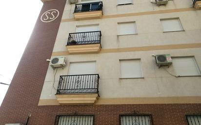 Vista exterior de Pis en venda en Loja amb Terrassa i Balcó