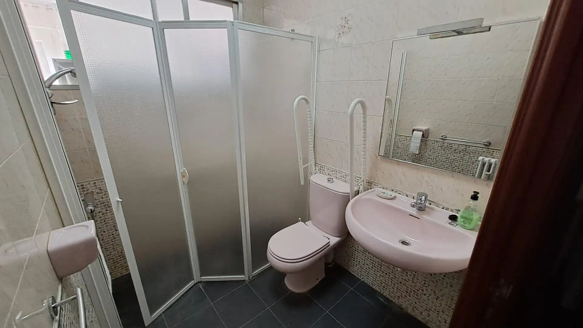 Bathroom of Flat for rent in Bilbao   with Heating, Private garden and Furnished