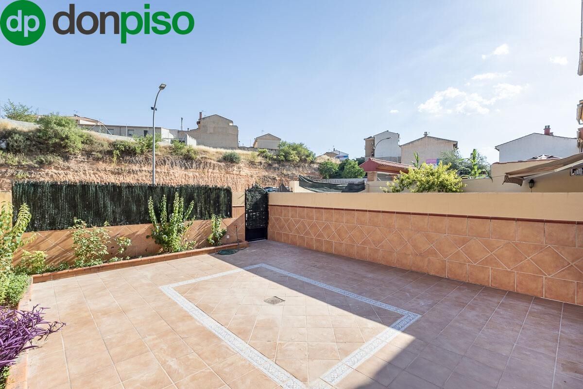 Terrassa de Casa adosada en venda en Iznalloz amb Traster i Balcó