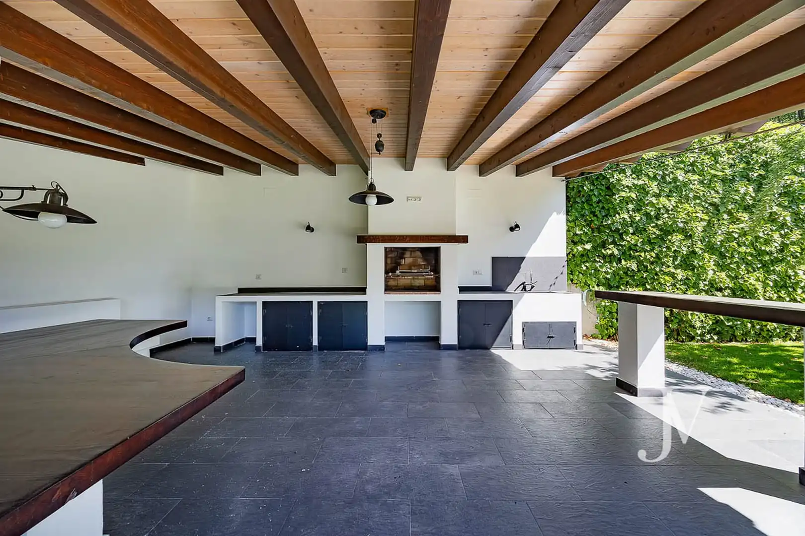 Terrasse von Einfamilien-Reihenhaus zur Miete in La Moraleja mit Klimaanlage, Heizung und Privatgarten