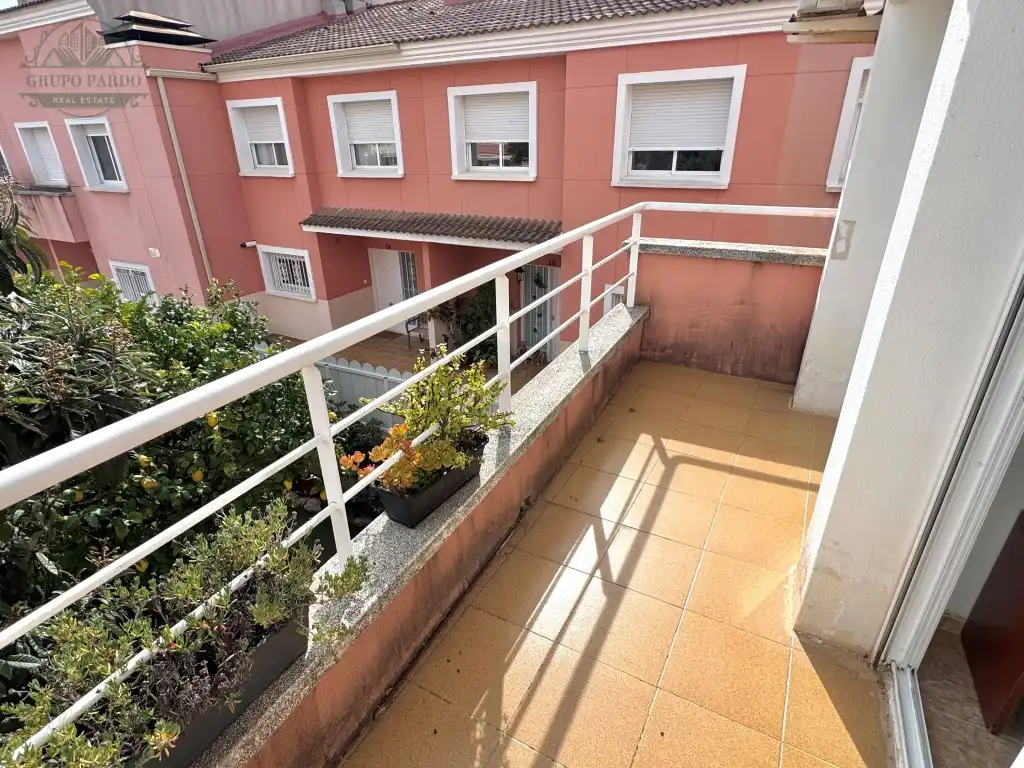 Terrassa de Casa adosada en venda en El Vendrell amb Aire condicionat, Balcó i Piscina comunitària