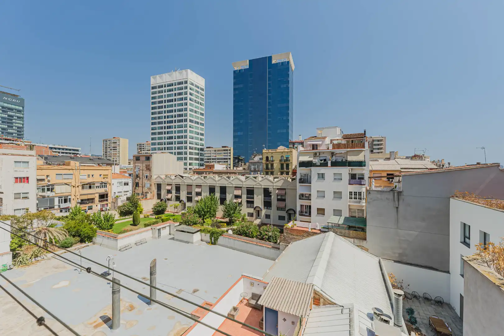 Außenansicht von Wohnung zum Verkauf in Barcelona mit Klimaanlage, Heizung und Ofen