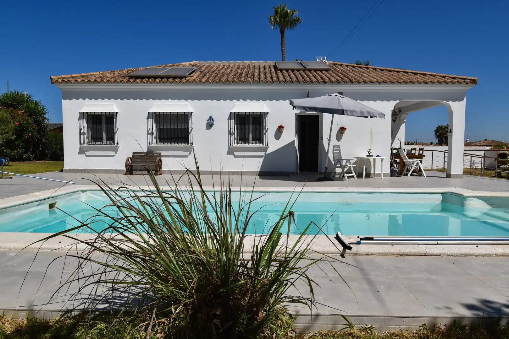 Piscina de Casa o xalet en venda en Chiclana de la Frontera