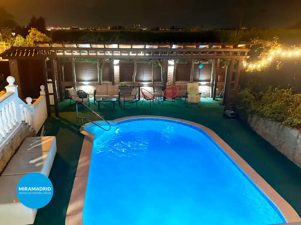 Piscina de Casa adosada en venda en Altos de Jarama