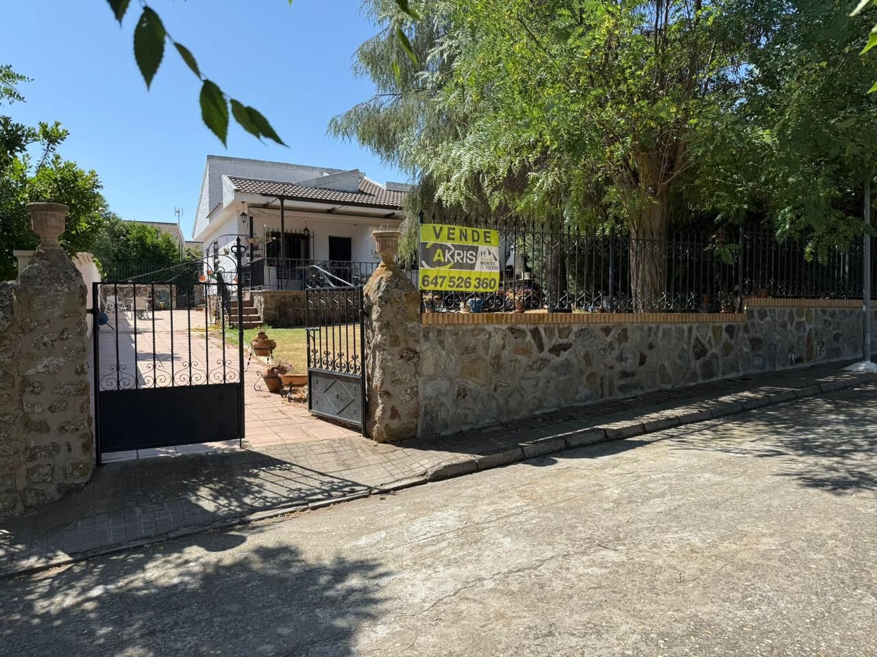 Vista exterior de Casa o xalet en venda en Noez amb Jardí privat, Terrassa i Piscina comunitària