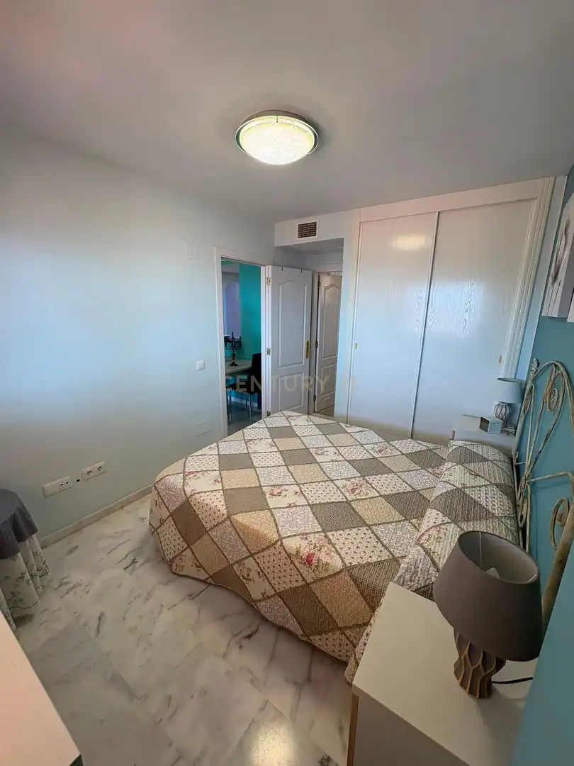 Habitación de Apartamento de alquiler en Benalmádena con Horno y Piscina comunitaria