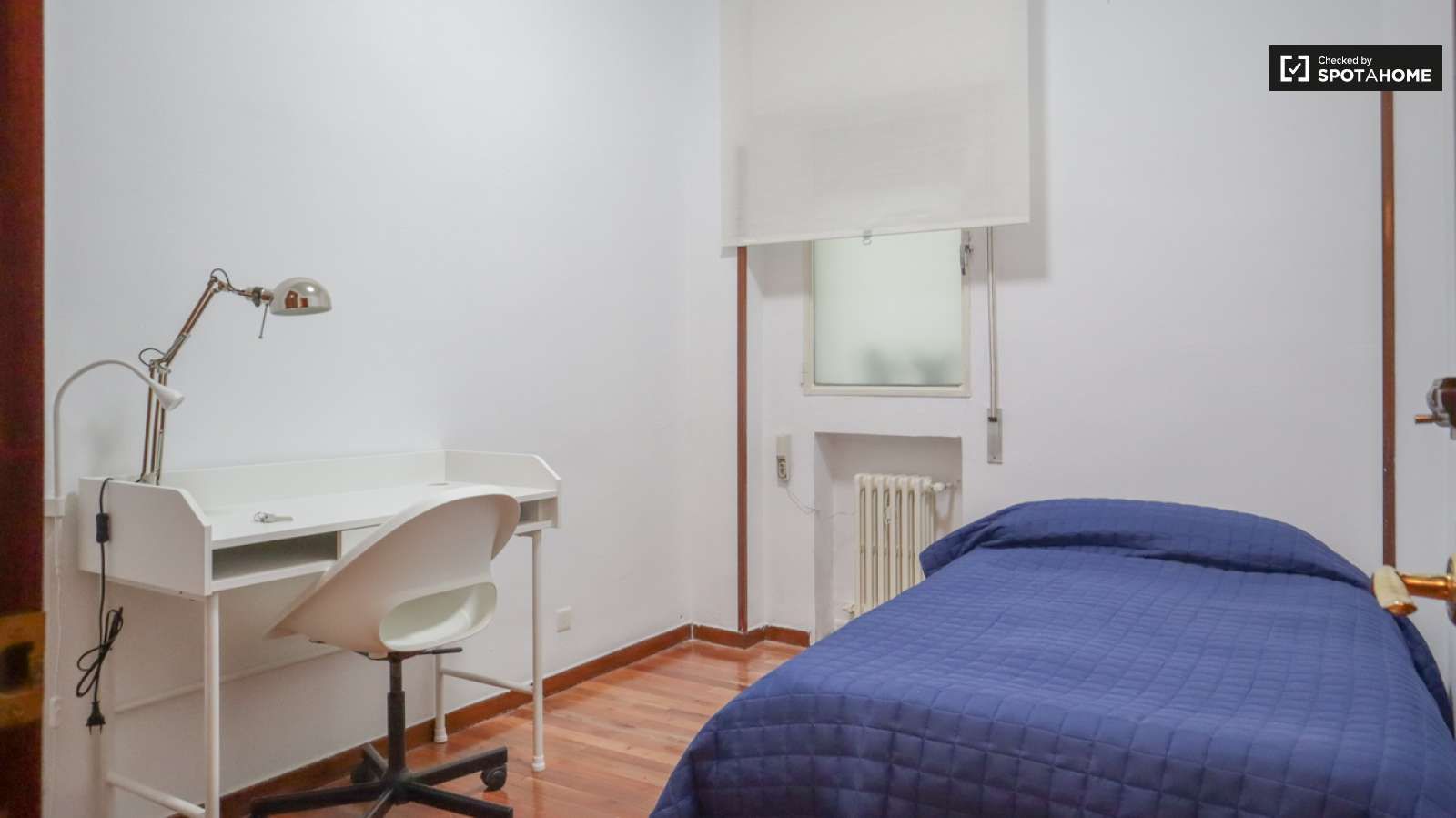 Bedroom of Flat to share in  Madrid Capital  with Air Conditioner and Terrace