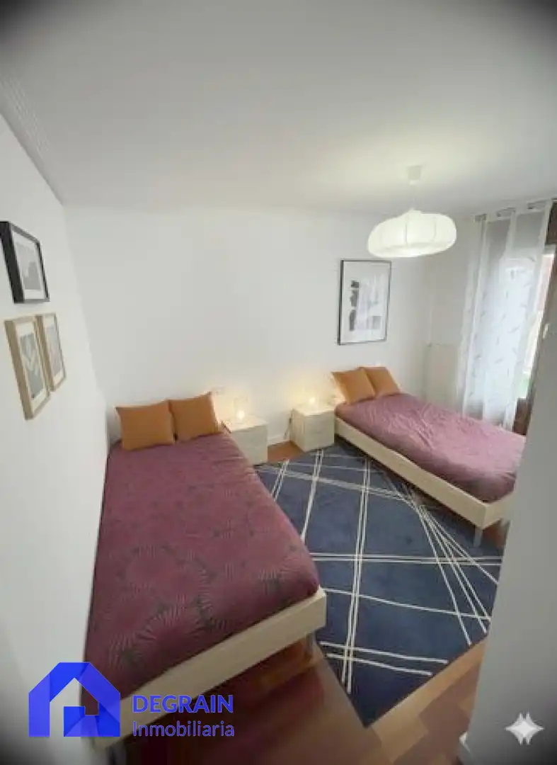 Habitación de Ático en venta en Oviedo  con Calefacción, Parquet y Terraza