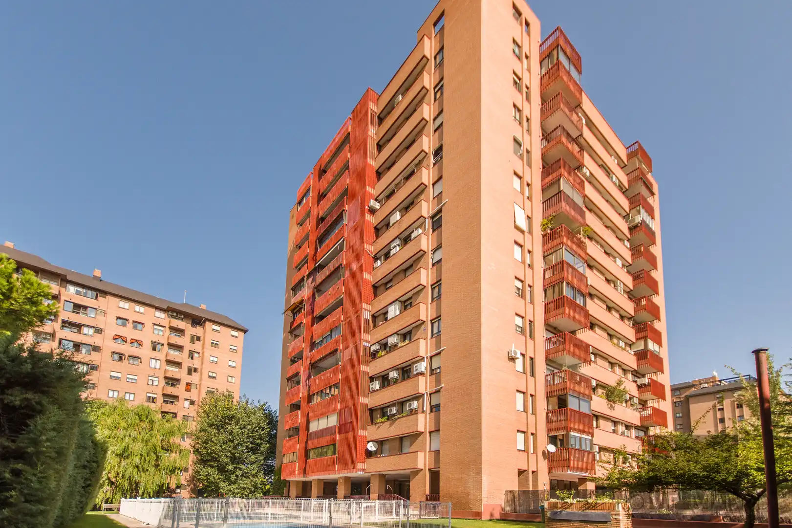 Vista exterior de Estudi en venda en Madrid amb Calefacció i Piscina comunitària
