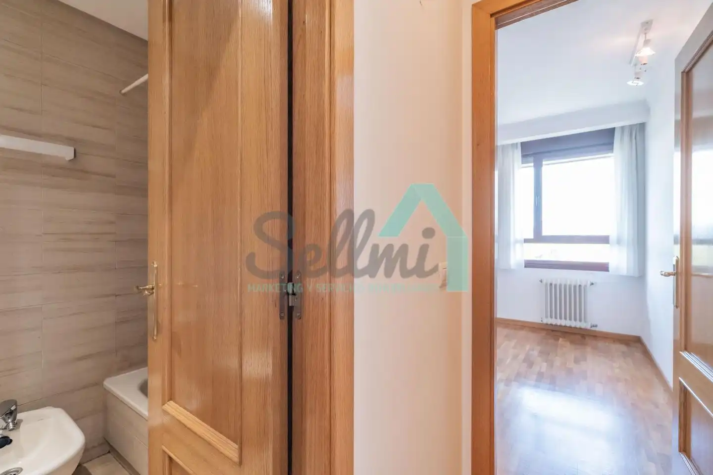 Piso de alquiler en Oviedo  con Calefacción, Parquet y Terraza