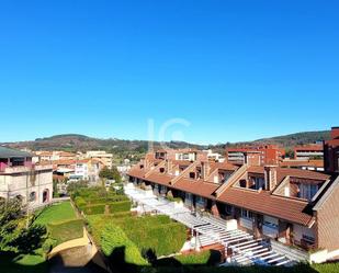 Vista exterior de Casa o xalet en venda en Urduliz amb Calefacció, Parquet i Terrassa