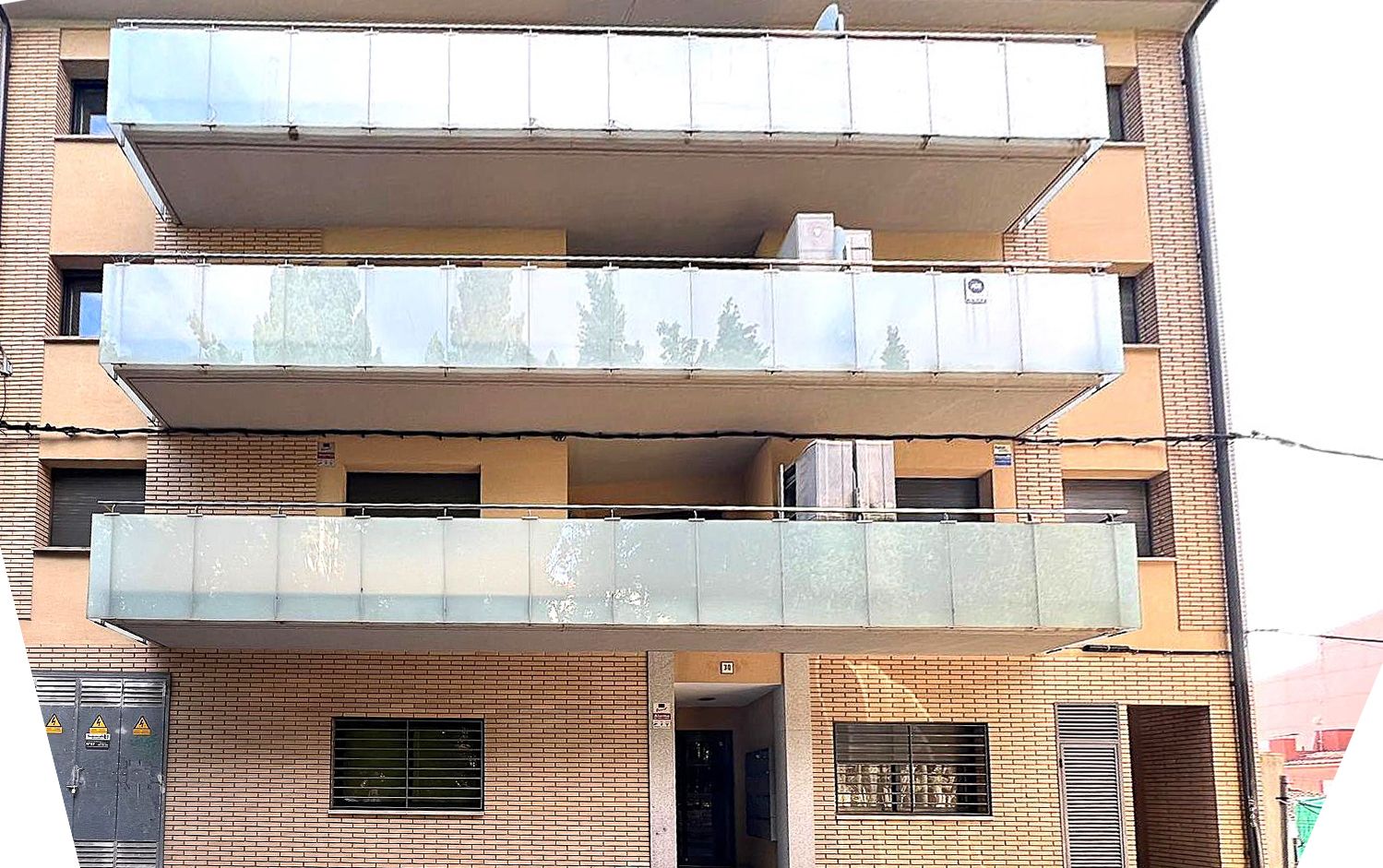 Vista exterior de Estudi en venda en L'Estartit amb Calefacció, Terrassa i Alarma