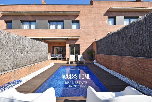 Casa adosada en Venta en Centre