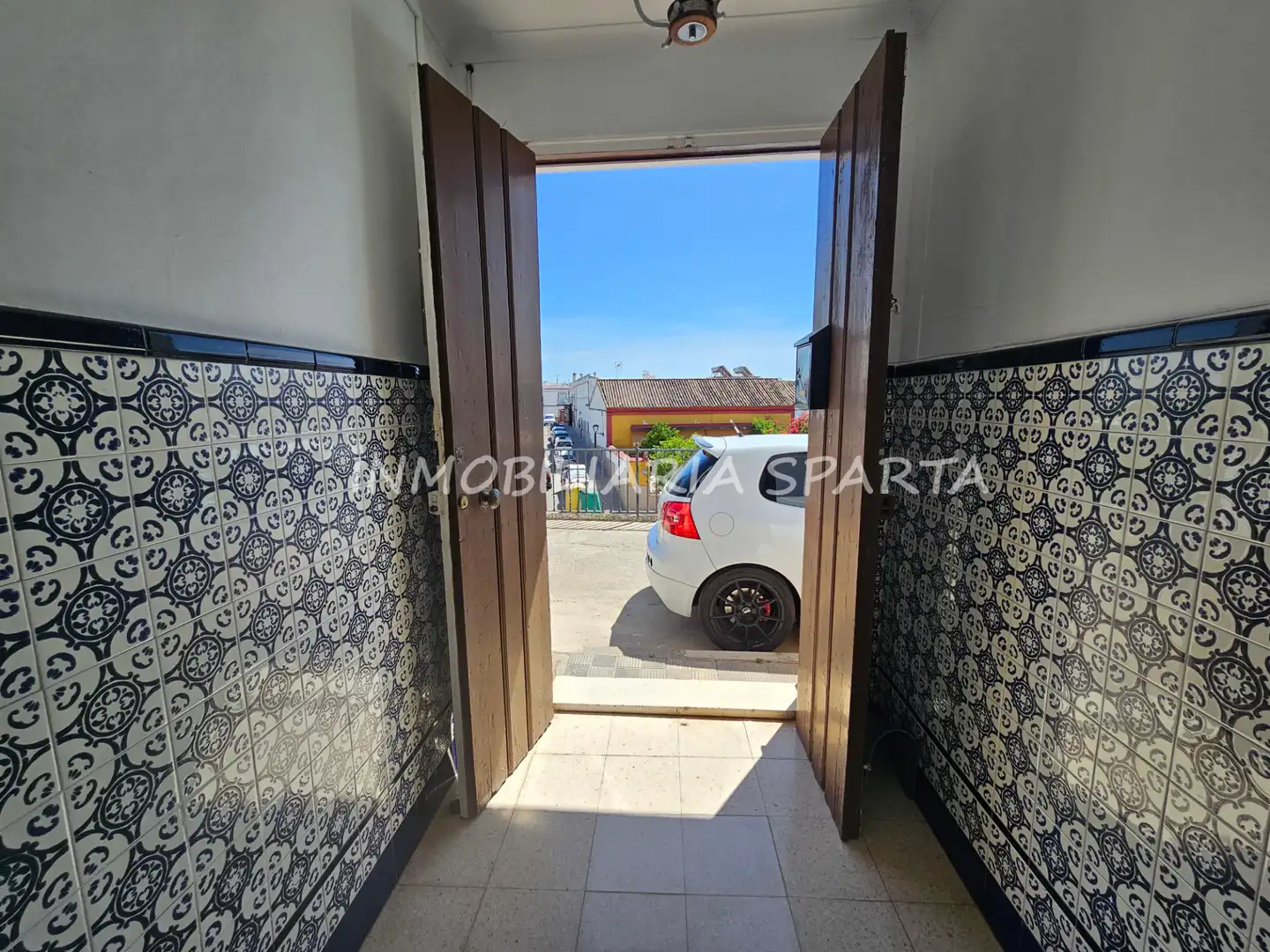Vista exterior de Casa adosada en venta en Santiponce con Terraza, Trastero y Balcón