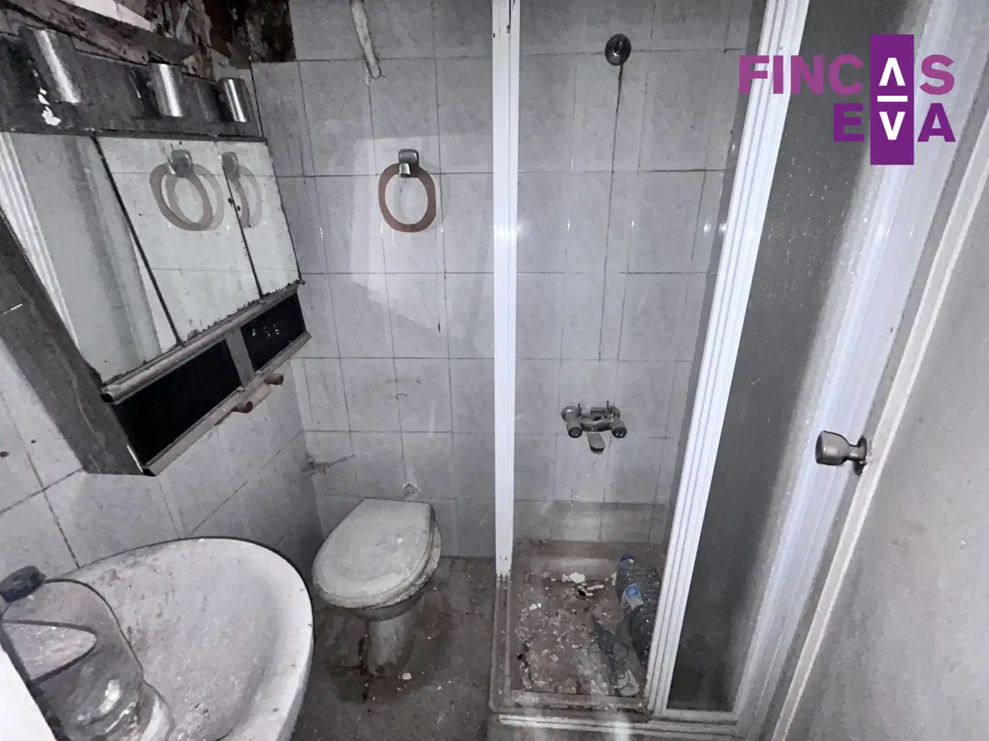 Bathroom of Flat for sale in L'Hospitalet de Llobregat