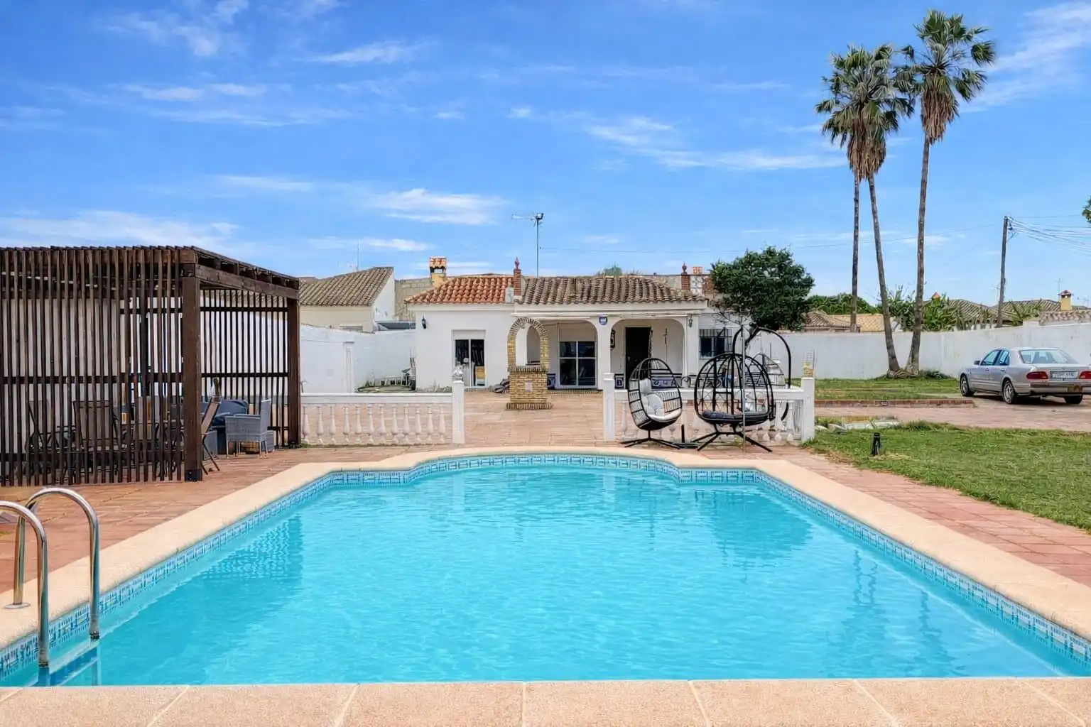 Piscina de Casa o xalet en venda en Chiclana de la Frontera amb Aire condicionat, Jardí privat i Traster