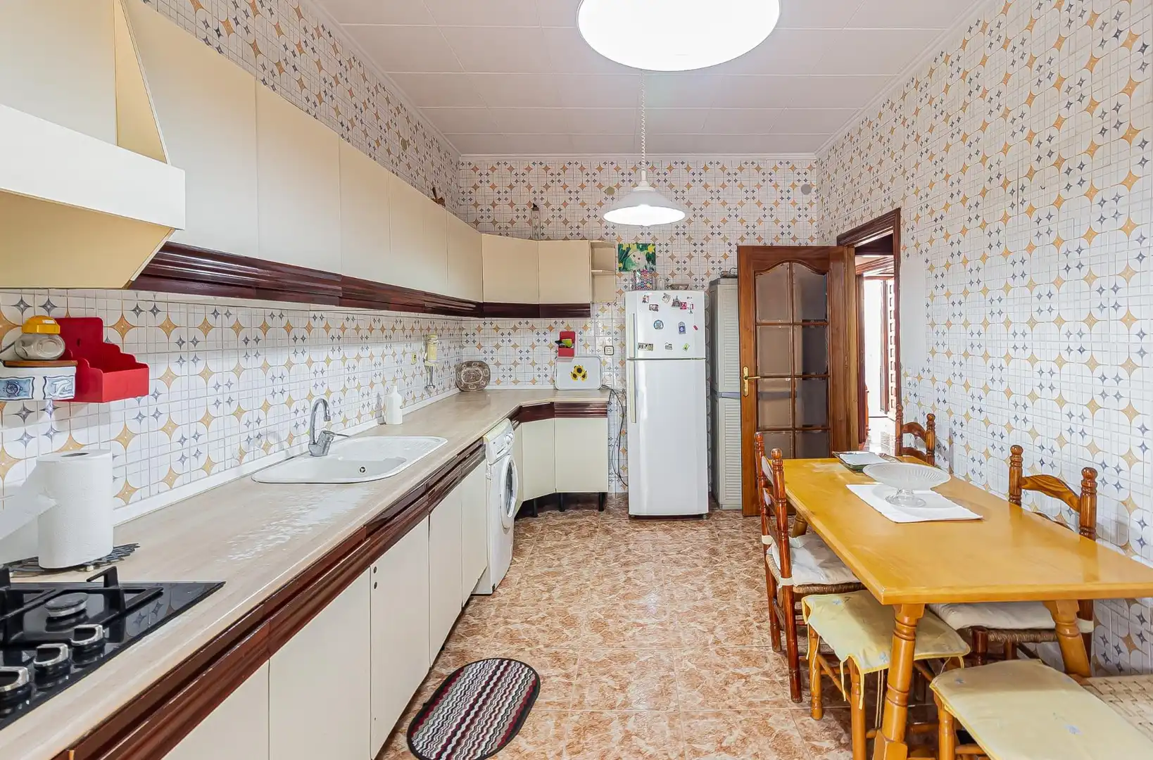 Küche von Einfamilien-Reihenhaus zum Verkauf in Cartagena mit Privatgarten, Abstellraum und Balkon