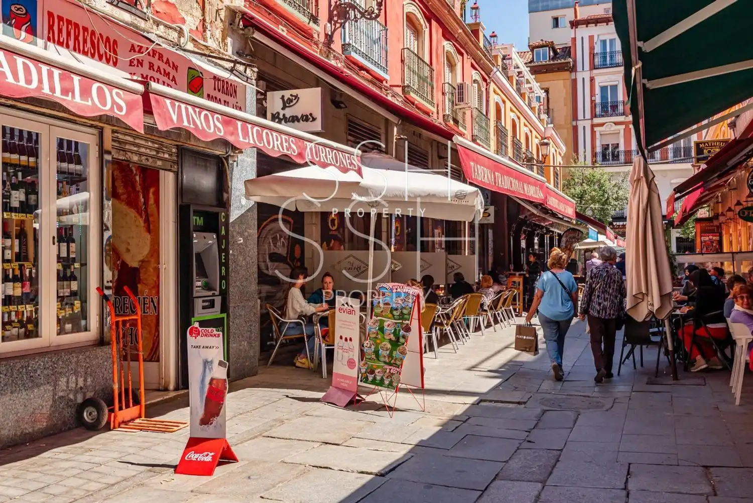 Vista exterior de Local en venda en Madrid