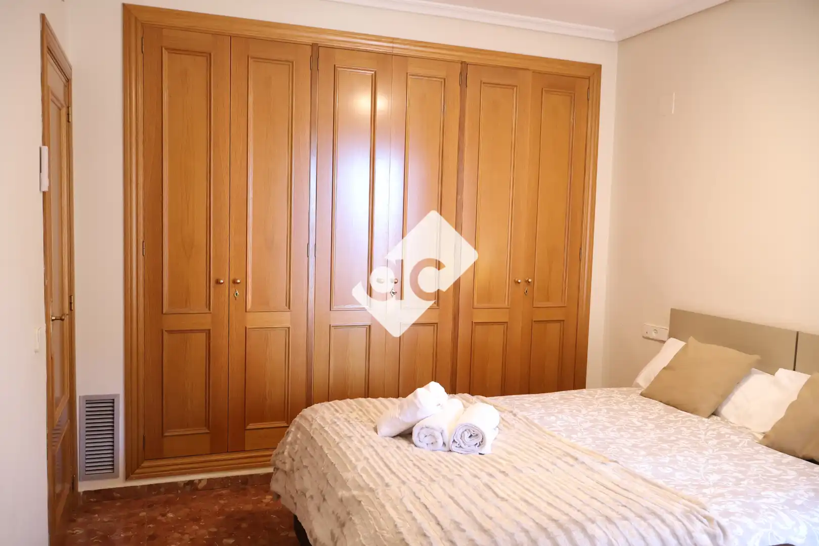 Habitación de Apartamento de alquiler en Valencia con Aire acondicionado, Calefacción y Amueblado